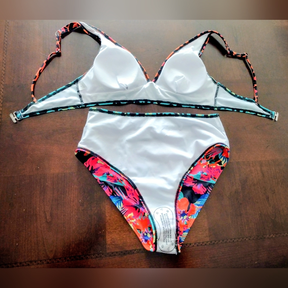 Swimming suit bundle of two (2 piece) Tropical And Black Size Large - Picture 11 of 15